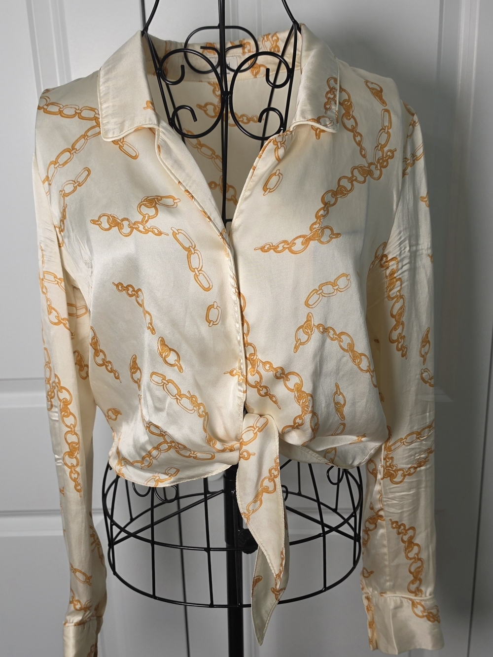 Aritzia Wilfred Satin Tie Front Blouse Chain Link Print Cream Gold Small Crop